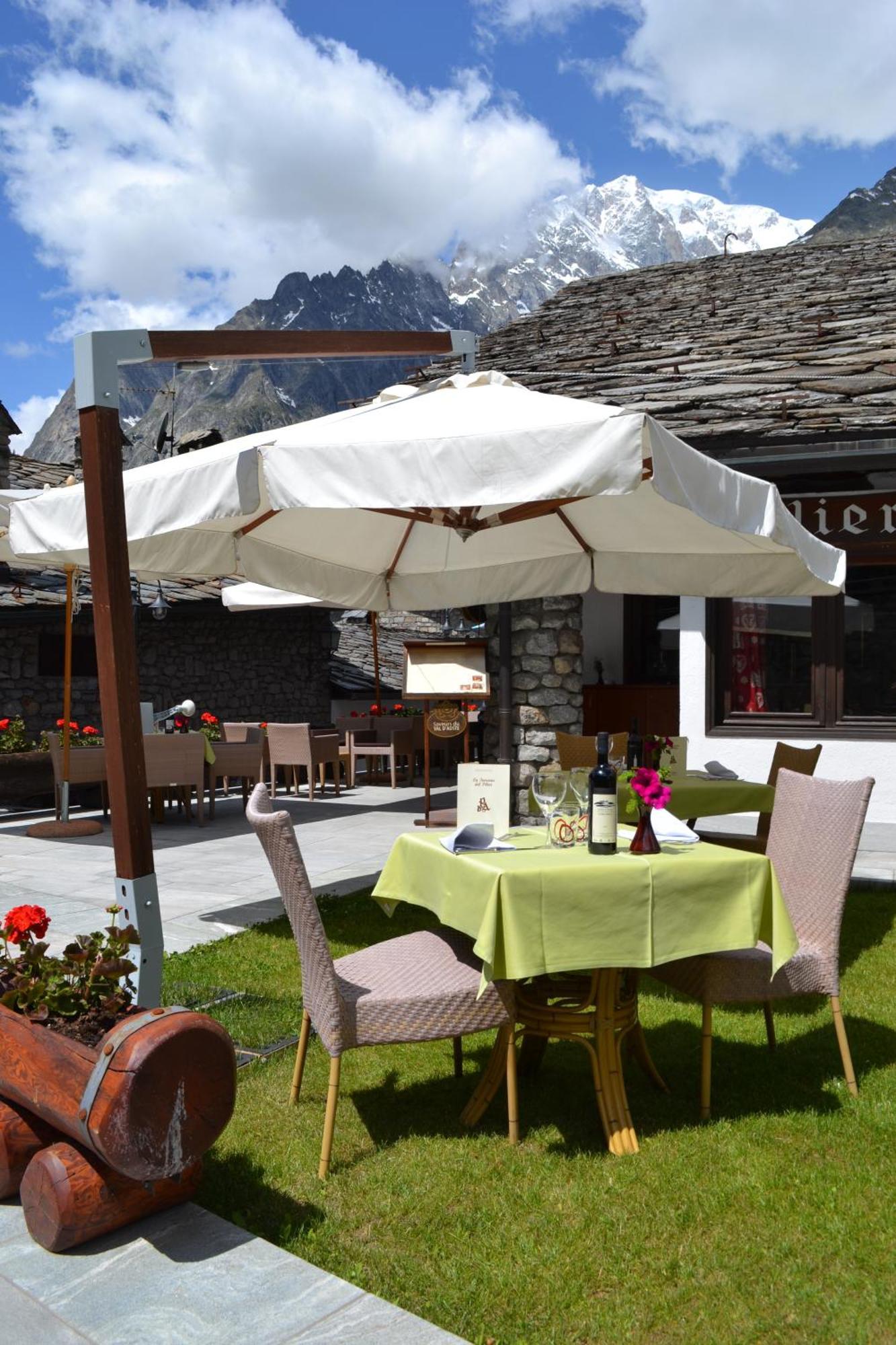 Hotel Pilier D'Angle & Wellness Courmayeur Exteriör bild