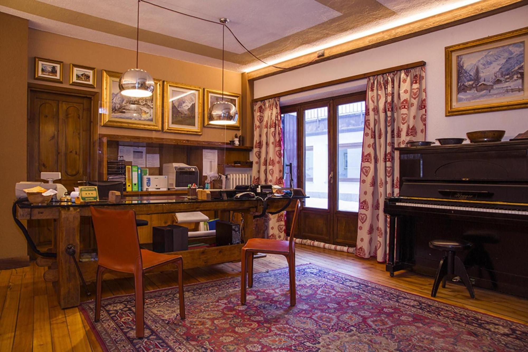 Hotel Pilier D'Angle & Wellness Courmayeur Exteriör bild